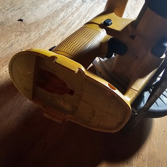 Dewalt DW936 18VDC 5 3/8" Cordless Circular Trim Saw Tool Type 1 Electric Yellow - Picture 6 of 6